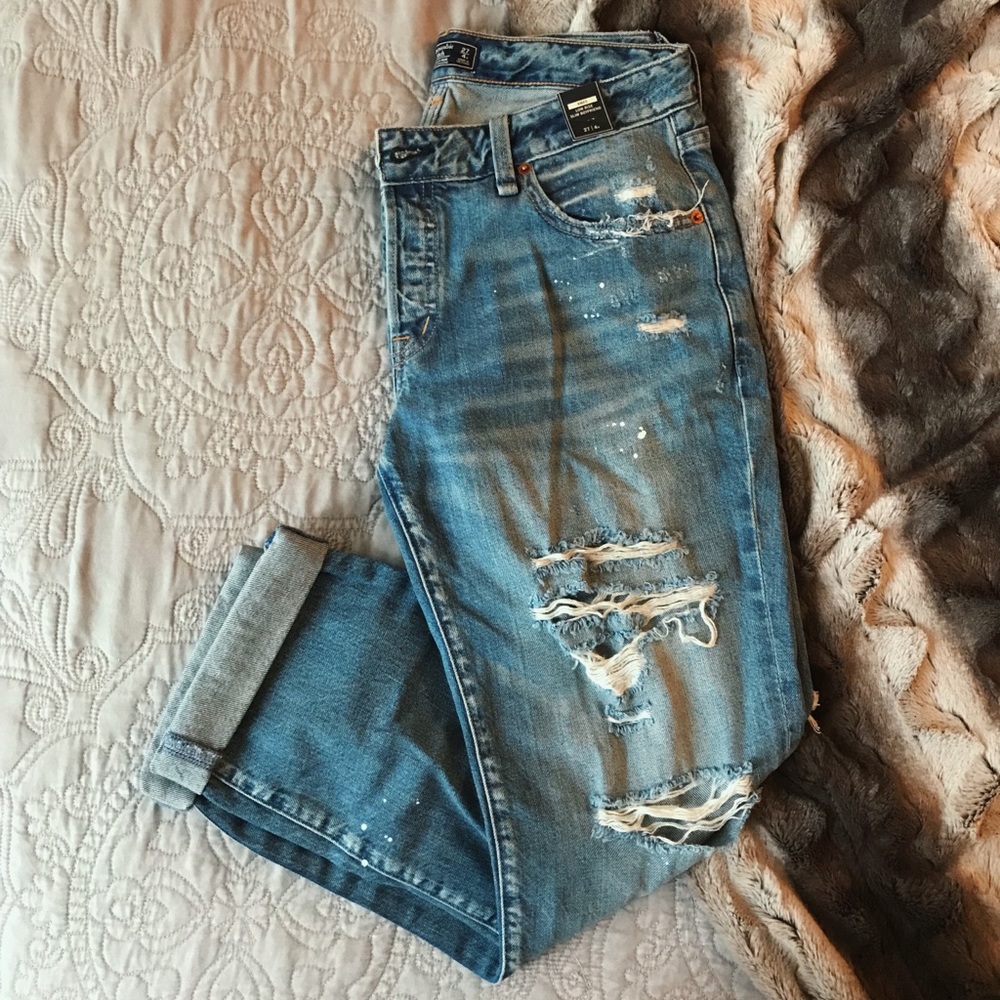 A&F Low Rise Slim Boyfriend Jean